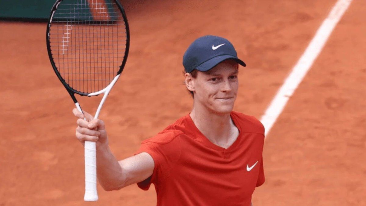 Jannik Sinner advanced to the Roland Garros semifinals and the world tennis throne