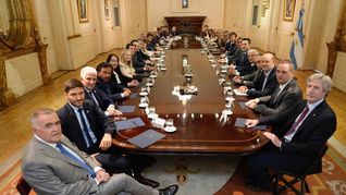 Los gobernadores, reunidos con Javier Milei en la Casa Rosada. Los gobernadores, reunidos con Javier Milei en la Casa Rosada.