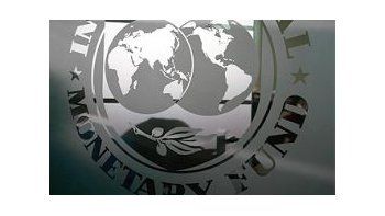 Ex empleado acusa al FMI de incompetente.