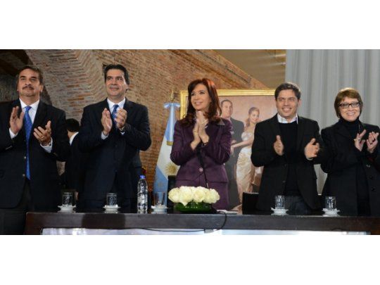 Cristina con parte del Gabinete en el Museo de Bicentenario.