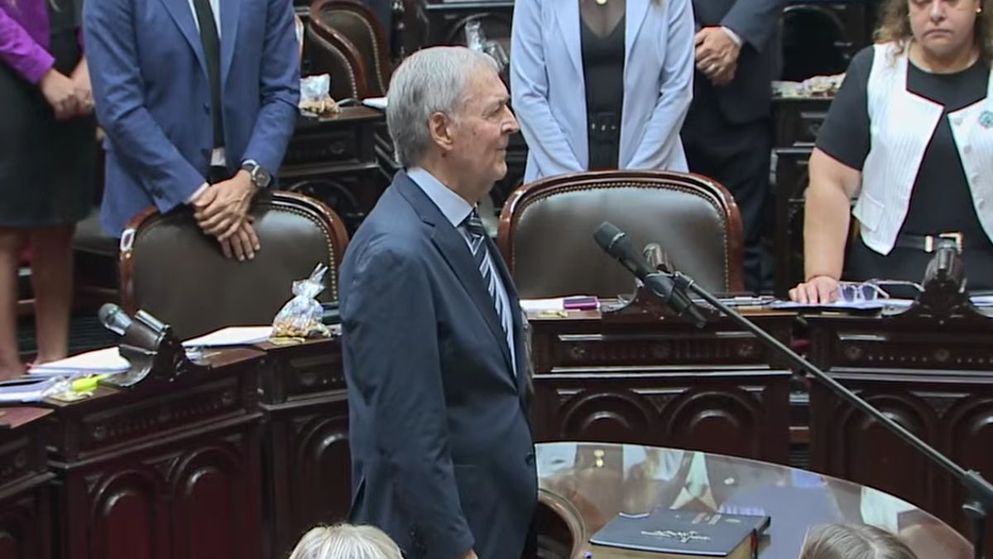 Juan Schiaretti juro este jueves en su banca como diputado.