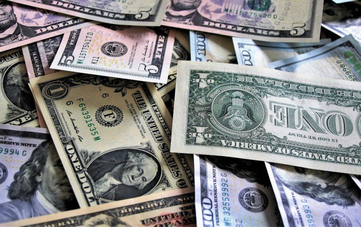 Tras cambio de estrategia oficial, el dólar CCL cayó $21 en la semana y la brecha terminó por debajo del 90% Tras cambio de estrategia oficial, el dólar CCL cayó $21 en la semana y la brecha terminó por debajo del 90%