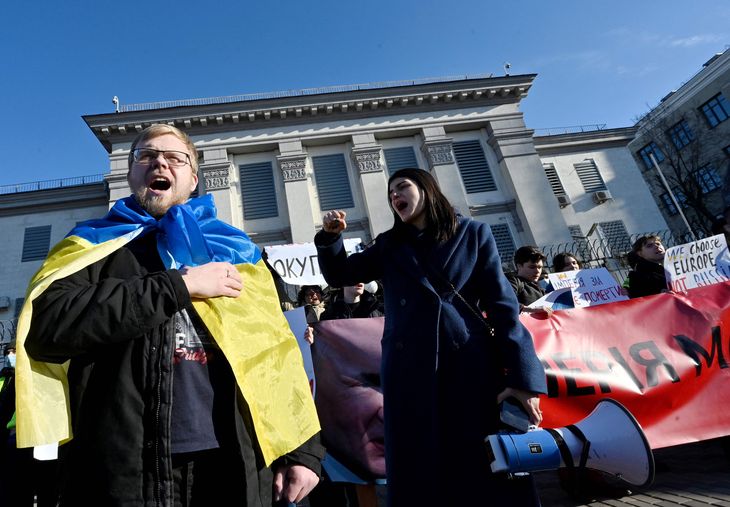 El martes, los habitantes de Kiev salieron a las calles en una protesta contra la ocupación rusa.