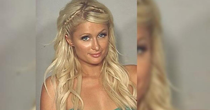 Paris Hilton fue arrestada por posesión de cocaína.
