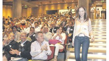 Un aplauso para la gobernadora. Los intendentes de Cambiemos se concentraron en la sede del Gobierno porteño para planificar una delicada transición bonaerense a partir del 10-D.