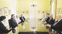 pago. El encuentro entre ADEPA y el Gobierno se llevó a cabo en el Salón de los Científicos de la Casa Rosada.