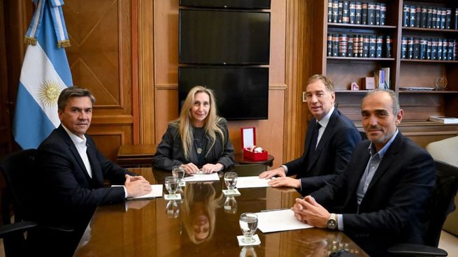 Karina Milei encabezó un encuentro con Leandro Zdero en la Casa Rosada.