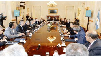 ámbito.com | Consenso. El acuerdo sellado el 16 de noviembre en la Casa Rosada fue fruto de un amplio entendimiento entre las provincias y la Casa Rosada.