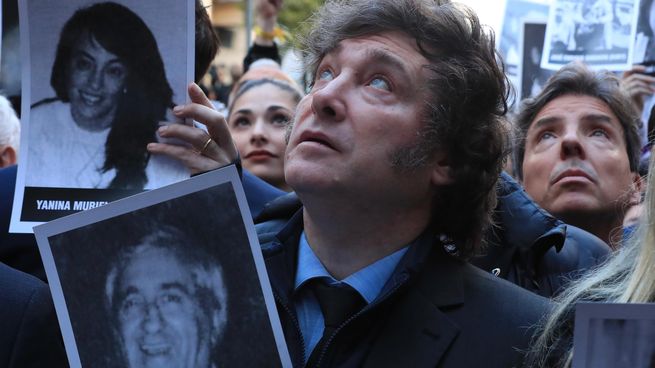 Javier Milei asistió al acto por el 30° aniversario del atentado a la AMIA.
