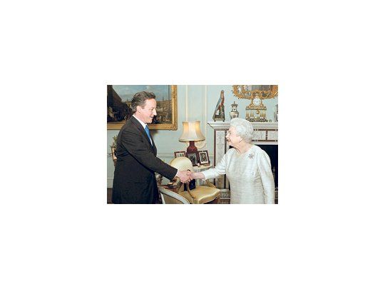 David Cameron recibió ayer de la reina Isabel II el encargo de formar Gobierno. Defiende un «conservadurismo compasivo» que busca alejarse de la imagen de dureza que legó la gestión de Margaret Thatcher.