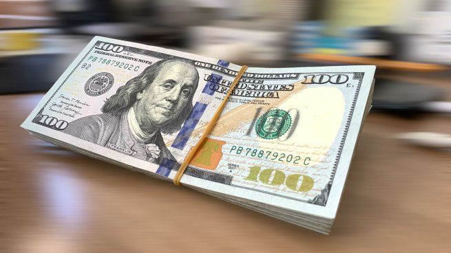 El dólar blue cede $10 y se ubica en los $1.215.