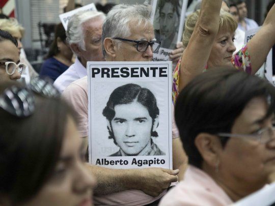 Imágenes con la foto del soldado Ledo, durante el juicio en Tucumán.&nbsp;