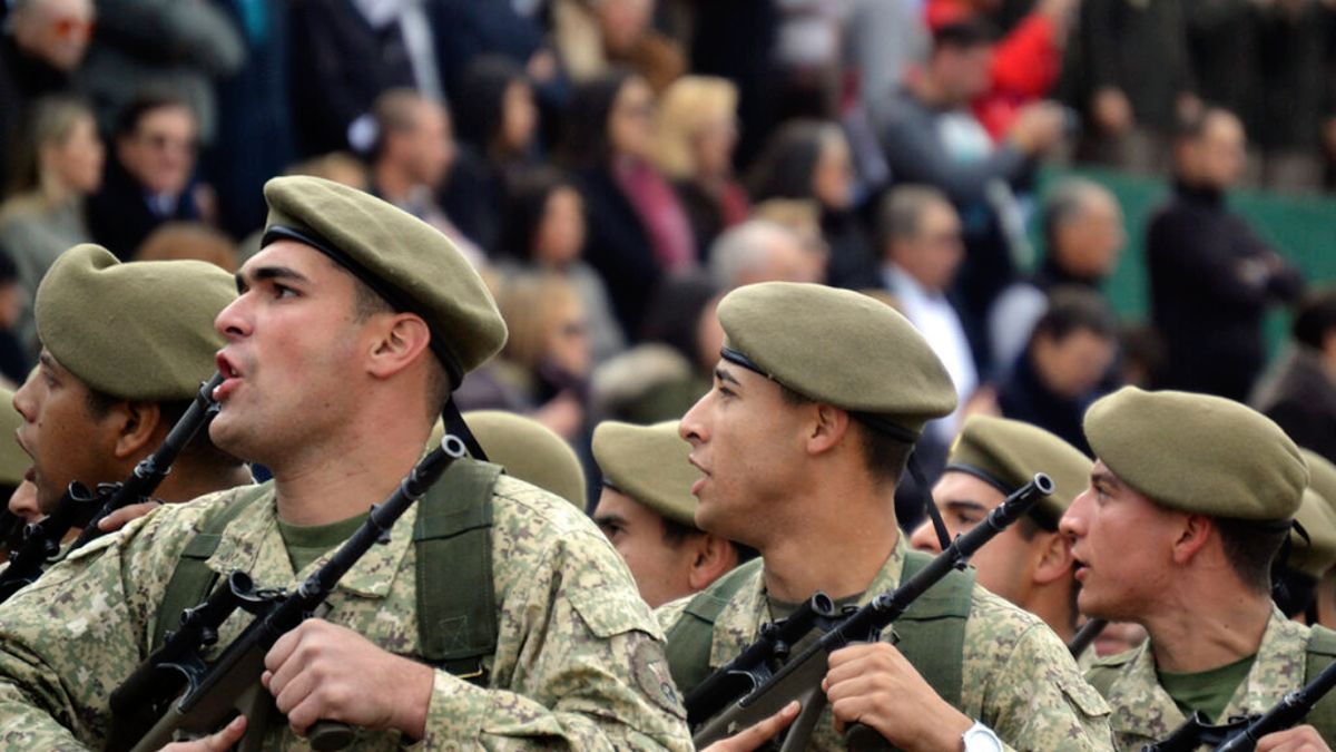 Jorge Gandini affirmed that he will take the military to the streets if he is president