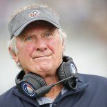 Spurrier es una de las figuras más importantes del fútbol americano, aunque no por su carrera como jugador. Spurrier es una de las figuras más importantes del fútbol americano, aunque no por su carrera como jugador.