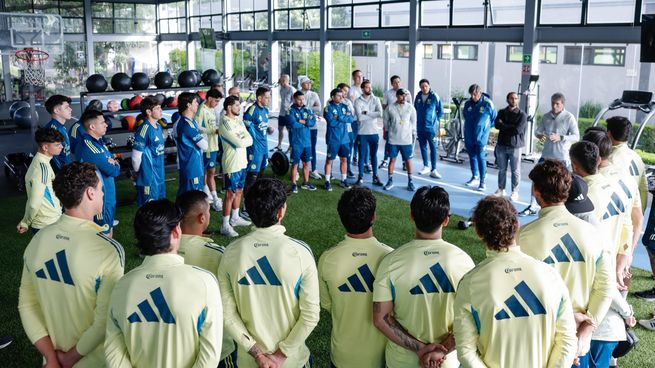 Guillermo Almada fue presentado como nuevo técnico de América y ya se reunió con el plantel.