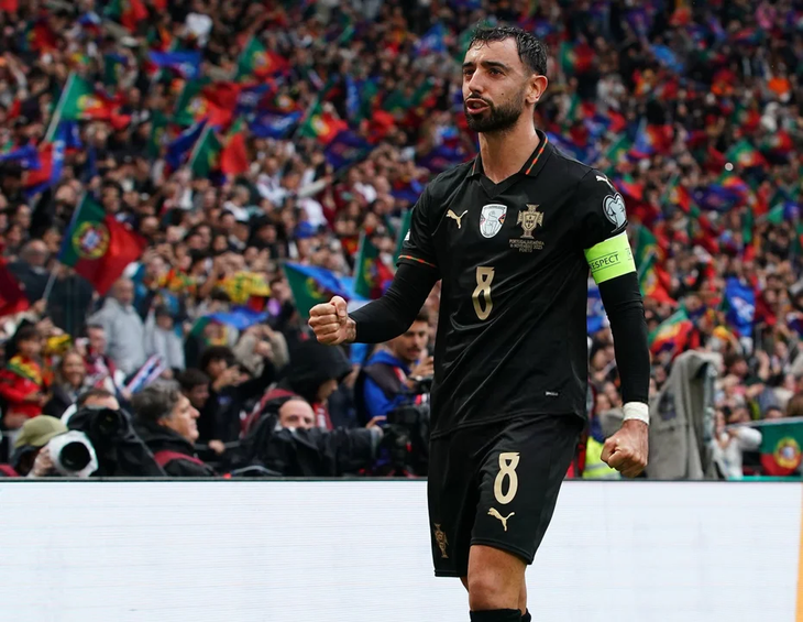 En el primer tiempo, marcaron para los lusitanos Renato Veiga, a los 7 minutos, Goncalo Ramos a los 28, Joao Neves a los 30 y 41, y Bruno Fernandes&nbsp; en tiempo de descuento.