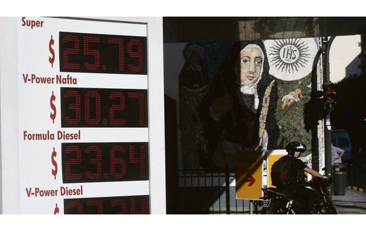 ámbito.com | Desregulado. Así está el mercado de los combustibles por decisión del gobierno. Y los precios en los surtidores lo reflejan.