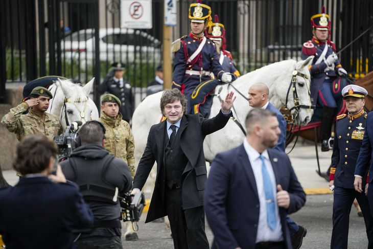 La plana completa de la administración libertaria escuchó la oración en la que la Iglesia