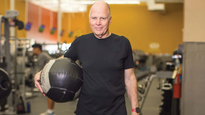 Tim Minnick, con 82 años ostenta el récord guinness de entrenador personal más longevo.