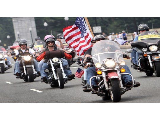 Motoclicistas en Harley, la curiosa seguridad privada de Trump para su asunción