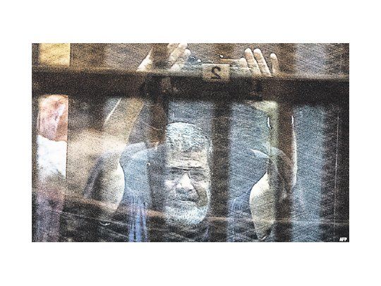 El derrocado presidente de Egipto, Mohamed Mursi, sabrá el 2 de junio si su condena a muerte queda firme. EE.UU., la ONU y la Unión Europea esperan que se revise la sentencia y se evite la pena capital.