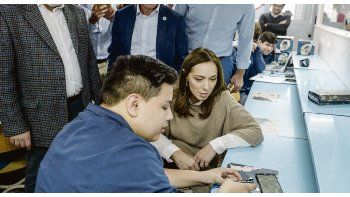 Prioridad. Vidal y el ministro Andrés Ibarra, en la presentación del Programa de Inclusión Digital. Las tarifas siguen en la agenda bonaerense.