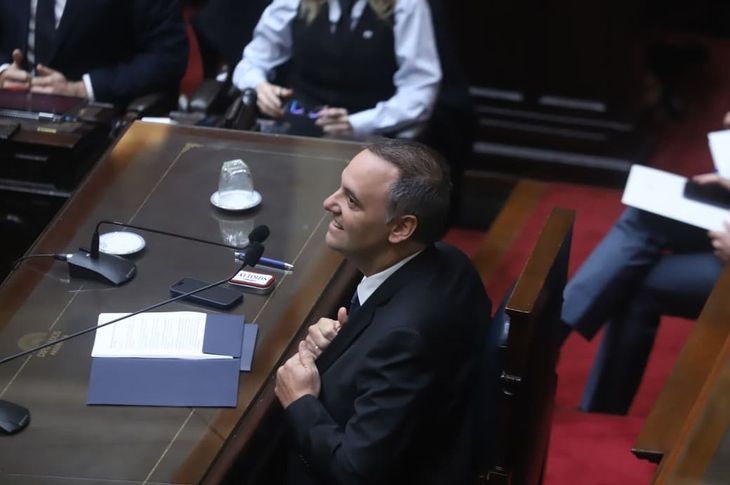 Adorni decidió no hablar de la adquisición de sus propiedades. Adorni decidió no hablar de la adquisición de sus propiedades.