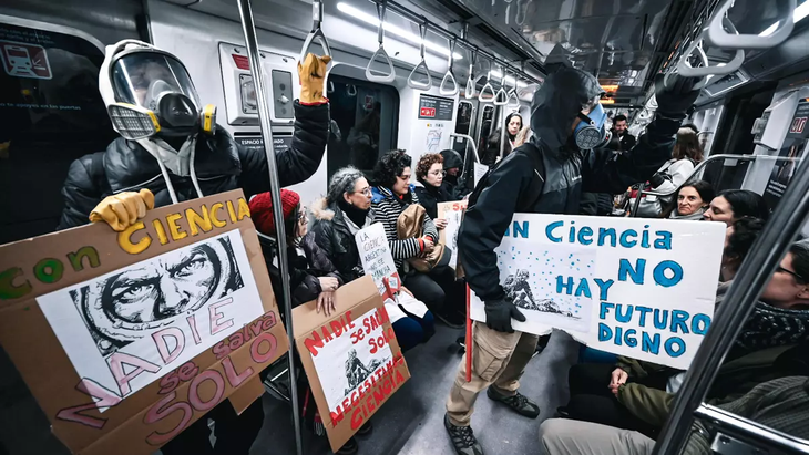 Este miércoles, trabajadores científicos se movilizaron en la ciudad de Buenos Aires. Este miércoles, trabajadores científicos se movilizaron en la ciudad de Buenos Aires.