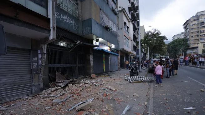 Los sismos en Venezuela llegaron a 7,5 y todavía se busca gente viva entre los escombros.