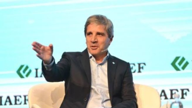 Luis Caputo expuso en el congreso anual de IAEF