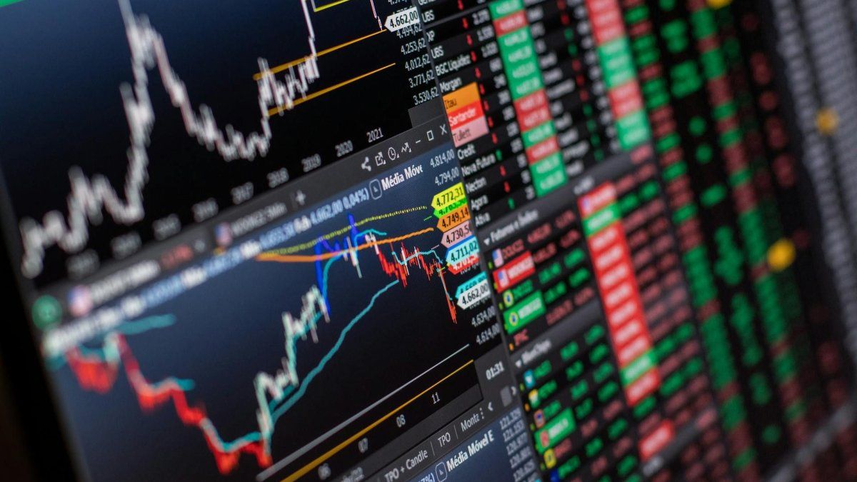 Wall Street: el Dow Jones y el S&P 500 rebotan ante tímido giro en la Fed, pero el Nasdaq extiende pérdidas