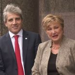 Luis Caputo recibió en la explanada del Palacio de Hacienda a Kristalina Georgieva.&nbsp;