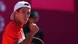 Clenched fist. Sebastián Báez entered the third round of the US Open. Clenched fist. Sebastián Báez entered the third round of the US Open.