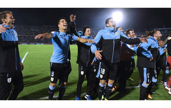 Uruguay ganó de local y jugará el Mundial.