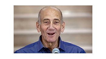 Olmert habló con la prensa tras conocerse el fallo.