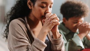  Qué hay que rezar para un sueño placentero, según la Biblia