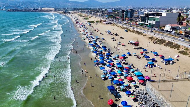 La playa de Baja California que destaca por su limpieza, poca gente y botanas de pescado.