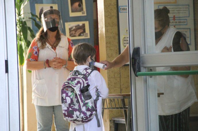 El ciclo lectivo 2021 comenzó a desarrollarse hoy en la Argentina con un esquema de presencialidad cuidada y de manera progresiva por la pandemia de coronavirus﻿