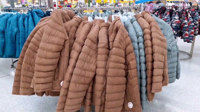 Estas camperas están a mitad de precio en COTO online.