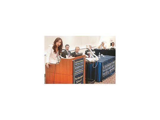 Cristina de Kirchner, elviernes en Washington,donde improvisó ante 110seminaristas sobre lasrelaciones entre el gobiernoy el periodismo. Ideasapresuradas, algo deconfusión, pero reveló clavesde por qué el gobierno sepelea con la prensa.