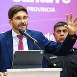 El gobernador Maximiliano Pullaro anunció los aumentos salariales para las fuerzas de seguridad de Santa Fe. El gobernador Maximiliano Pullaro anunció los aumentos salariales para las fuerzas de seguridad de Santa Fe.