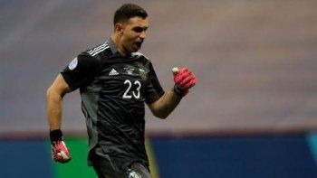 Dibu Martínez contó cómo el plantel de la Selección reaccionó a los rivales del Mundial.