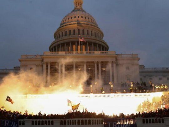 Seguidores de Donald Trump tomaron el Capitolio generando tensión por varias horas.