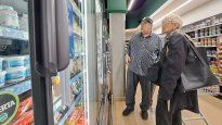 Las ventas en supermercados cayeron 0,3% mensual en diciembre.