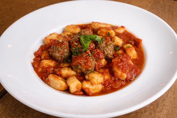 Dirección: Av. Rivadavia 10300, Villa Luro. Dirección: Av. Rivadavia 10300, Villa Luro.