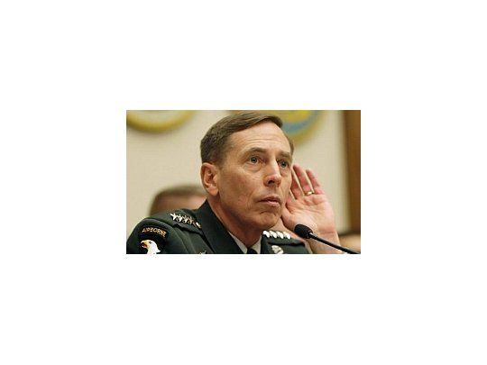 General David Petraeus, jefe de las tropas extranjeras en Afganistán