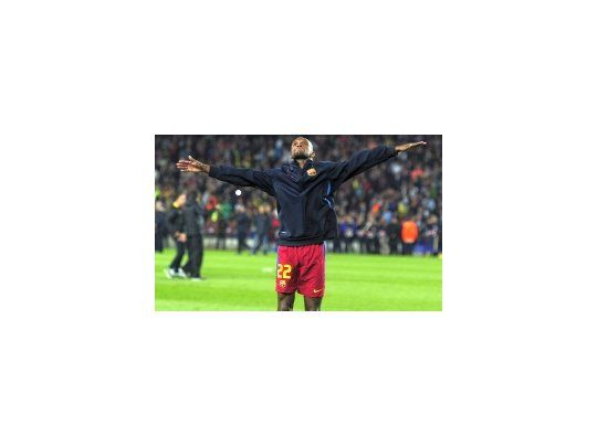 Abidal, ovacionado por la multitud azulgrana