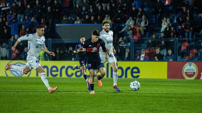 Santiago López anotó el gol de Tigre para descontar en el marcador ante Nacional.