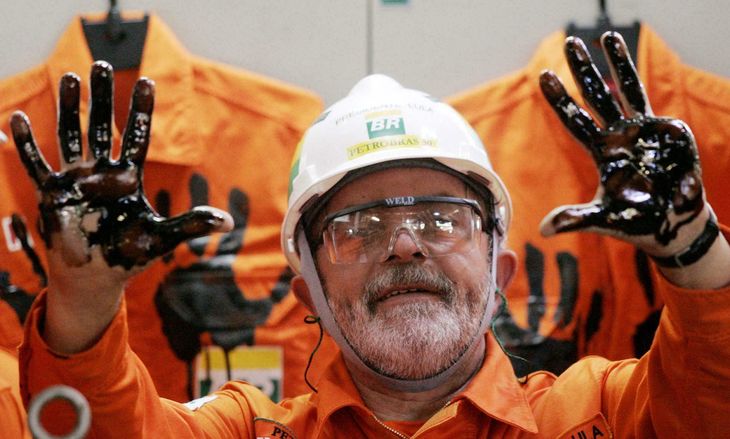 Lula da Silva durante una visita a una planta de Petrobras durante su gobierno.