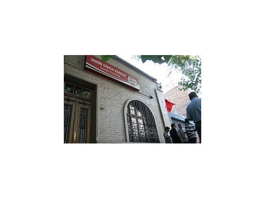 La casa de la calle Alem de la ciudad capital donde funciona el comité provincial fue ocupada durante varias horas por jóvenes militatantes que reclamaron la renuncia de las autoridades partidarias locales.